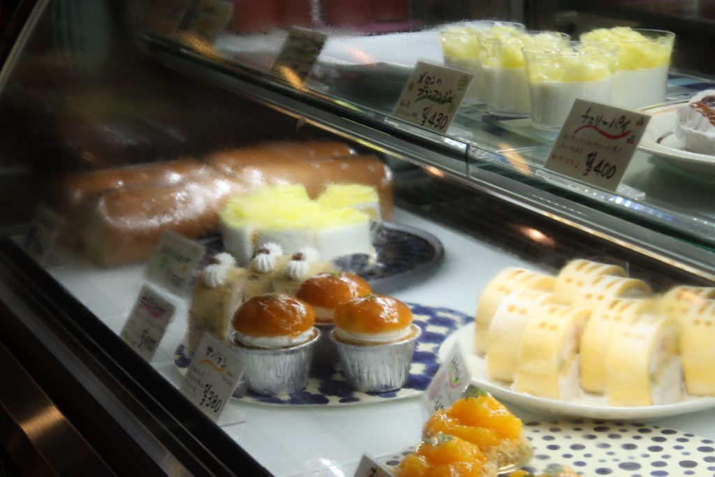 卯屋 うさぎや 洋菓子専門店の限定サバランを食べみてた 掛川暮らしのマガジン